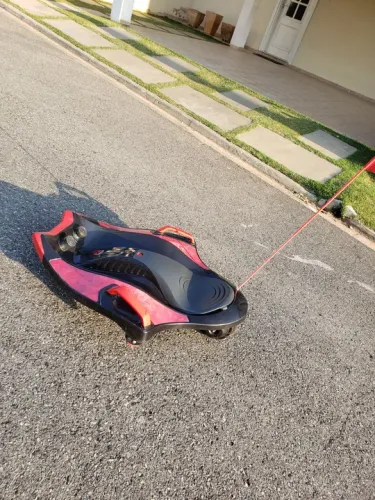 Carrinho de rolimã elétrico Stingray rollplay
