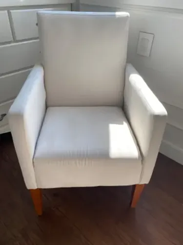 Poltrona cor Off White tecido confortável 