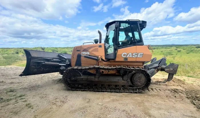 Trator de Esteira Case 1150L ano 2020 com 3640 horas e ripper traseiro, no Ceará