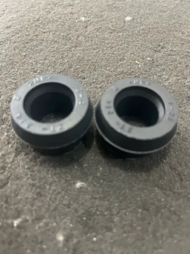 Bucha do amortecedor traseiro Hilux 18/20 . Genuíno 