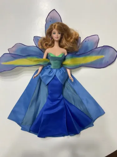 Boneca barbie flowers in fashion the iris Collection