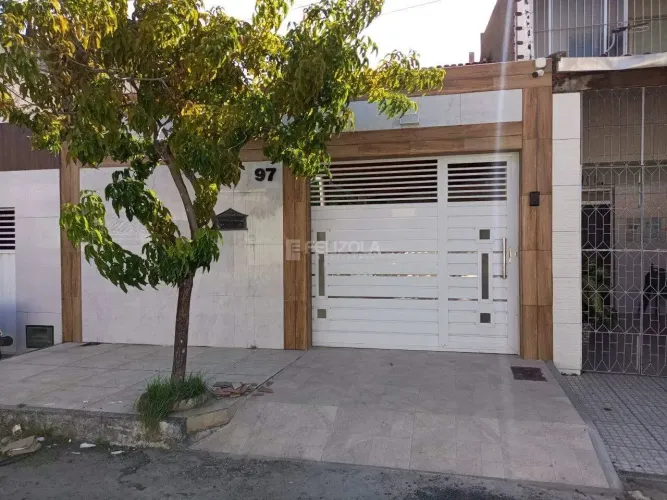 Casa para aluguel no Bairro Luzia-Andar superior: 3/4, 2 suítes e varanda-Térreo:02 salas,