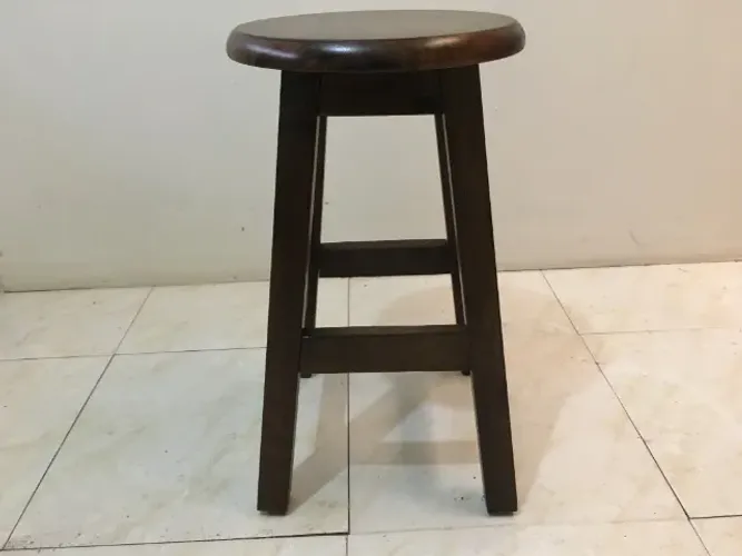 Banqueta em madeira de imbuia