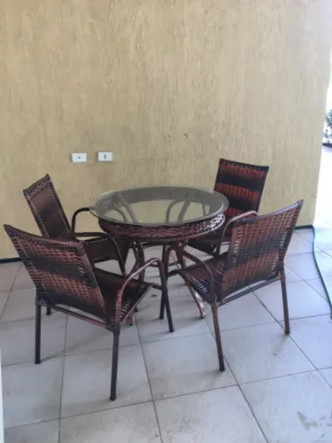 Conjunto de mesa e 4 cadeiras