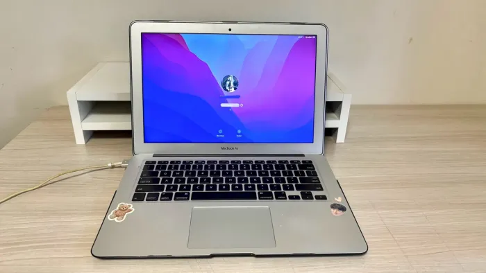 MacBook Air 2017 13" 8gb RAM Intel i5
