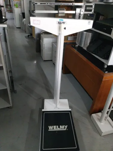 Balança Mecânica antropométrica Welmy, modelo 300A Capacidade de 300kg