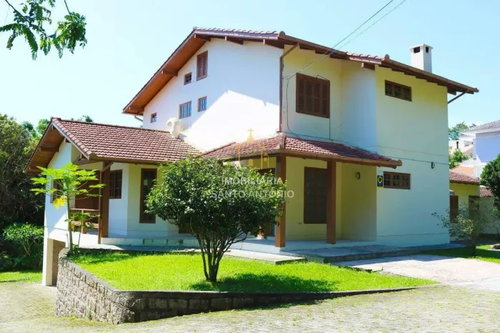 Casa com 4 dormitórios em Santo Antônio de Lisboa.
