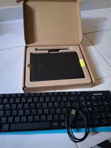 Mesa digitalizadora Wacom + Teclado Multilaser