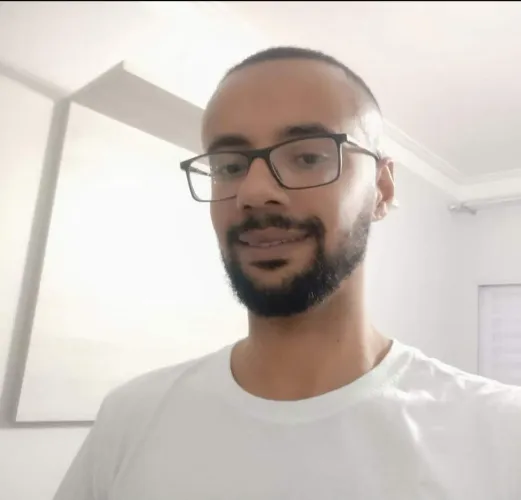 Marido de aluguel, eletricista e pintor. 