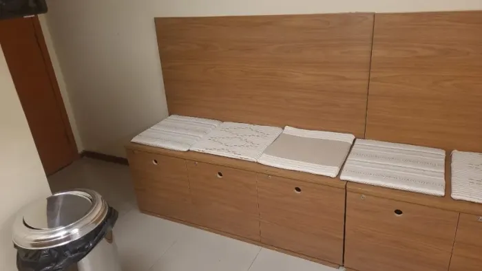 Banco 3/4 lugares em MDF com armazenamento