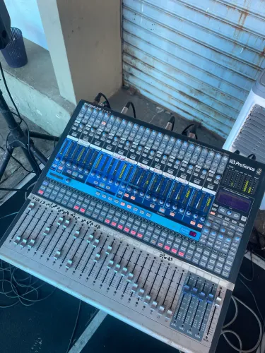 Mesa de Som digital Presonus 24 canais