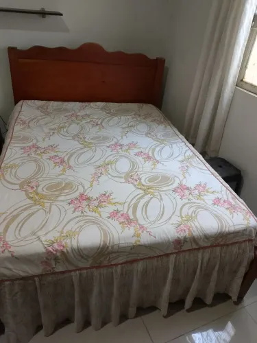 Cama de madeira com Colchão