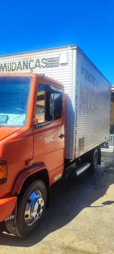 Caminhão Mercedes Benz 710