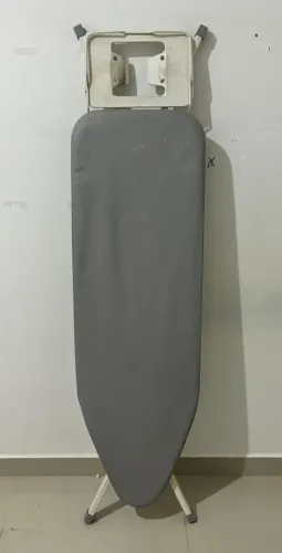 Tábua de Passar Roupa Metálica