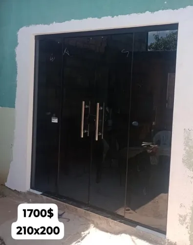 Porta de Vidro Elegante - 210x200 - R$1750