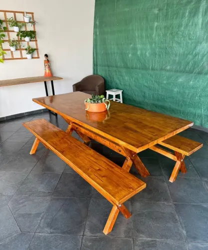 Mesa Rústica de Madeira + 2 Bancos