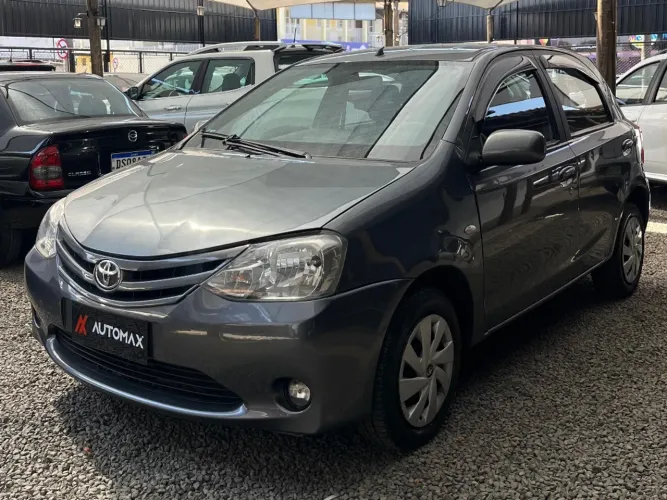 Toyota Etios X 1.3 Flex 16V 5P Mec. 2013