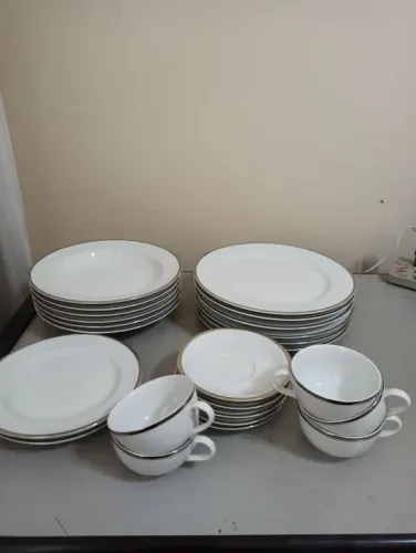 Jogo de pratos e xícaras porcelana Schmidt 