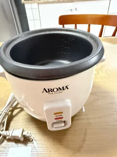 Panela de Arroz Elétrica Aroma - Praticidade e Qualidade (Compacta)