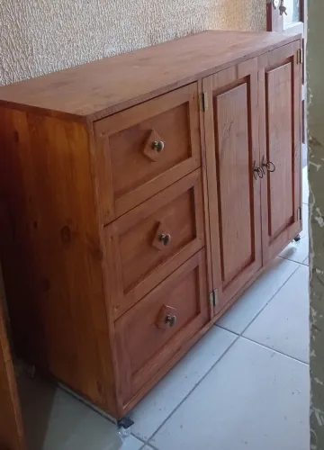 Móveis rústicos em madeira pinos