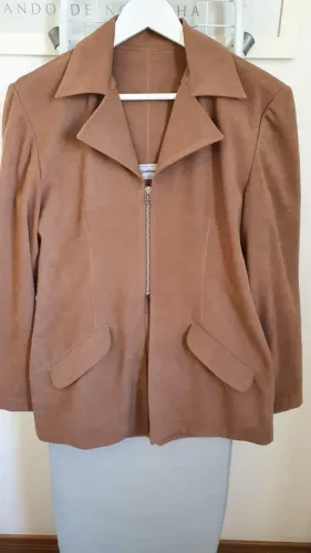 Blazer em Suede, cor da moda, caramelo.