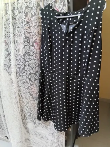 Vestido de bolinhas preto e branco