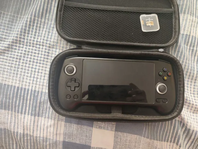 Anbernic RG 556 com 2 cartão de 256 gigas 1 com jogos variados e um só de ps2