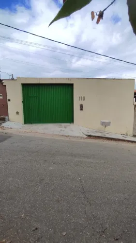 Casa, 03 quartos, 200m², Bandeirinhas 