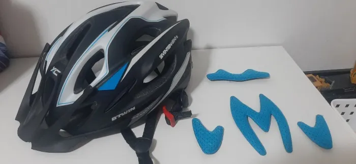 CAPACETE MOUNTAINBIKE COM REGULAGEM BTWIN DECATHLON