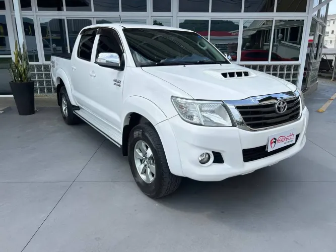Toyota Hilux CD SRV 4X4 3.0 8V 116cv TB Diesel 2014