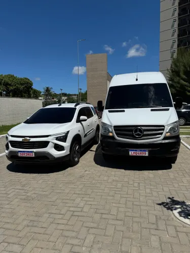 Alugamos van de 20 passageiros e carro executivo de 6 passageiros 