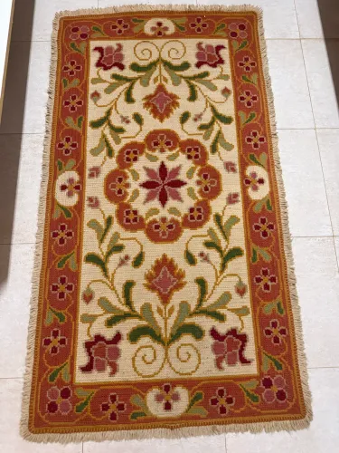 Tapete Artesanal Arraiolo Florido Lindo e Exuberante