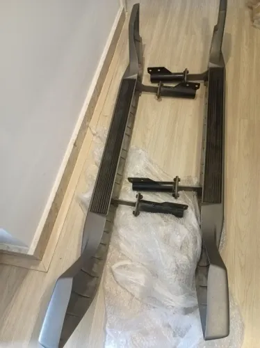 Par de estribos troller T4 2018
