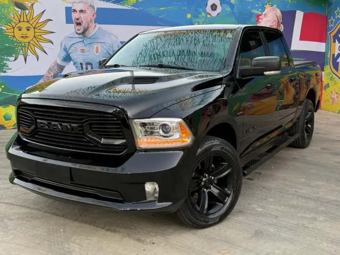 Ram Classic Laramie Night Edition 5.7 V8 16V Gasolina 4X4 Aut. 2022