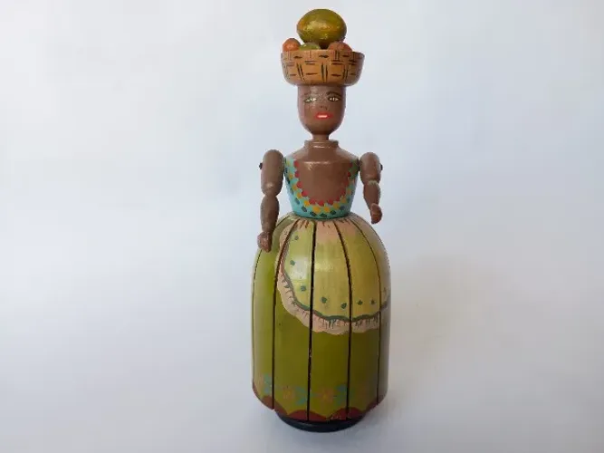 Boneca Porta Guardanapo em madeira - 17 cm - Pintada à mão