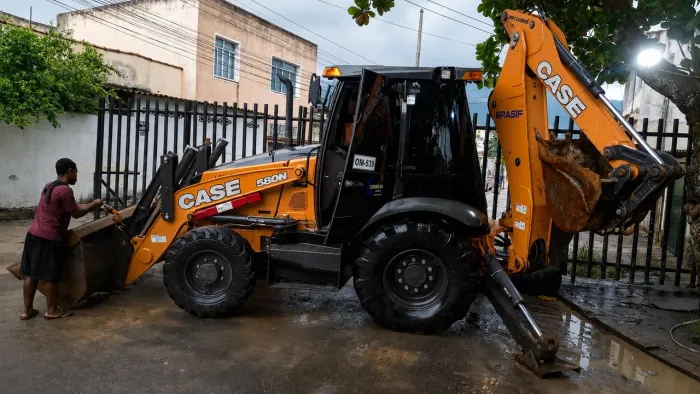 Retroescavadeira CASE 580N 4x4 Ano 2023 | Ar Condicionado | Apenas 3.465 Horas