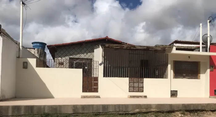 Casa para alugar com 2 quartos no Pajuçara II