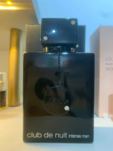 Frasco de perfume árabe vazio