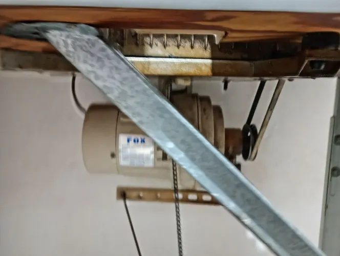Máquina de costura overlock