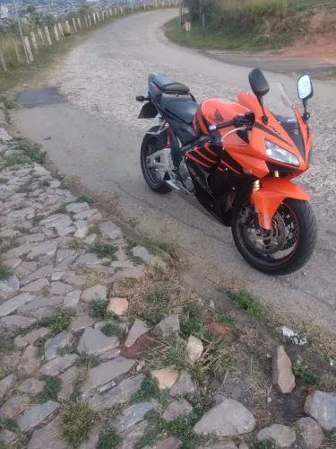 Moto muito conservada toda revisada. Tranco por hornet xj bandit *
