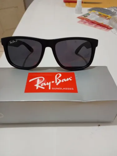 Óculos Ray Ban Justin preto fosco lente preta polarizada novo na caixa original