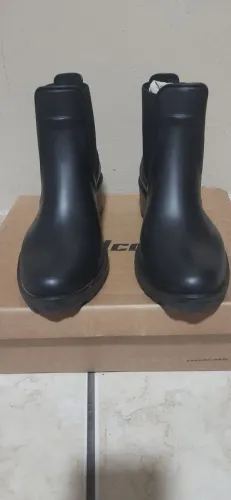 Bota Colcci, preta, tam 39, usada uma única vez.