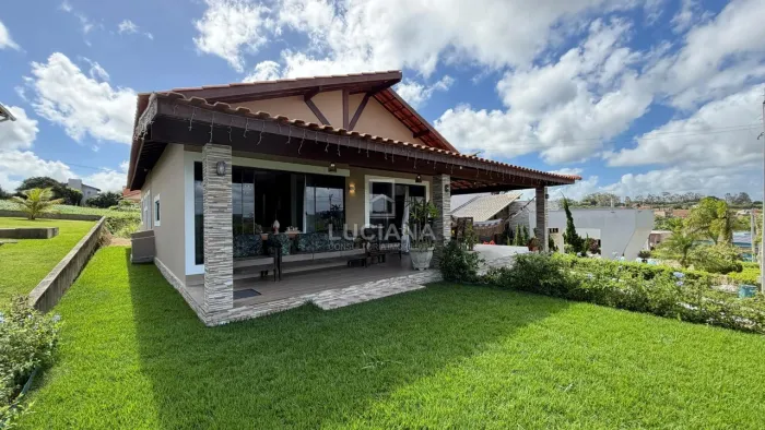 Incrível! Casa com 4 Quartos em Condomínio fechado em Chã Grande/PE