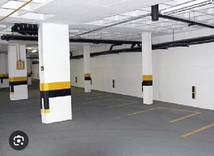 Procuro garagem no Mariano Procópio
