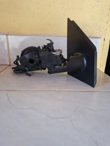 Motor do retrovisor elétrico com suporte polo 2010 (lado direito passageiro)