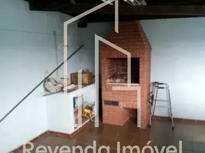 Sobrado a venda próximo de tudo, escolas,posto,padaria,farmácia etc.,local excelente conté