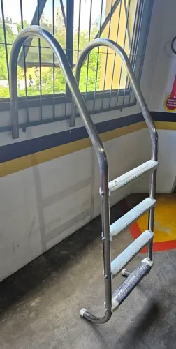 Escada Inox Antiderrapante 4 Degraus Para Piscinas.