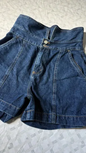 Shorts Jeans - C&A - Modelo diferenciado na cintura 