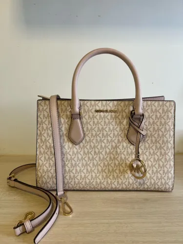 Bolsa Michael Kors Sheila tiracolo original