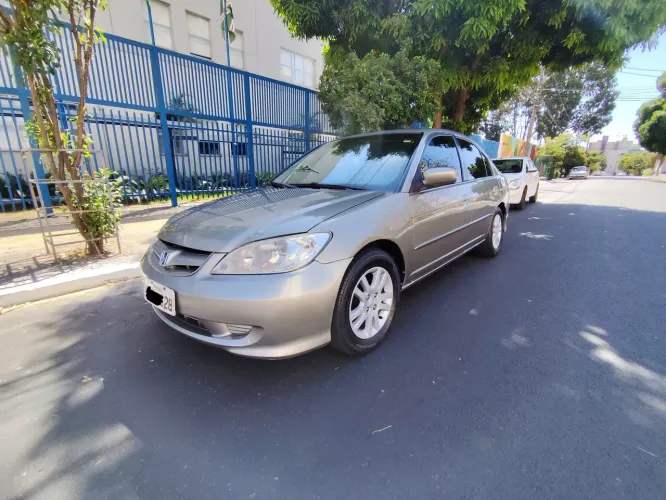 Honda Civic Sedan LX 1.7 16V 115cv Mec. 4P 2004